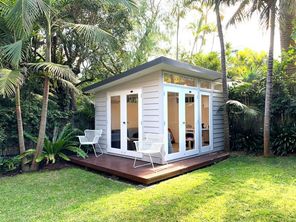 33 Backyard Cabin Ideas for Creating a Beautiful Guest House & Private Oasis - COOT